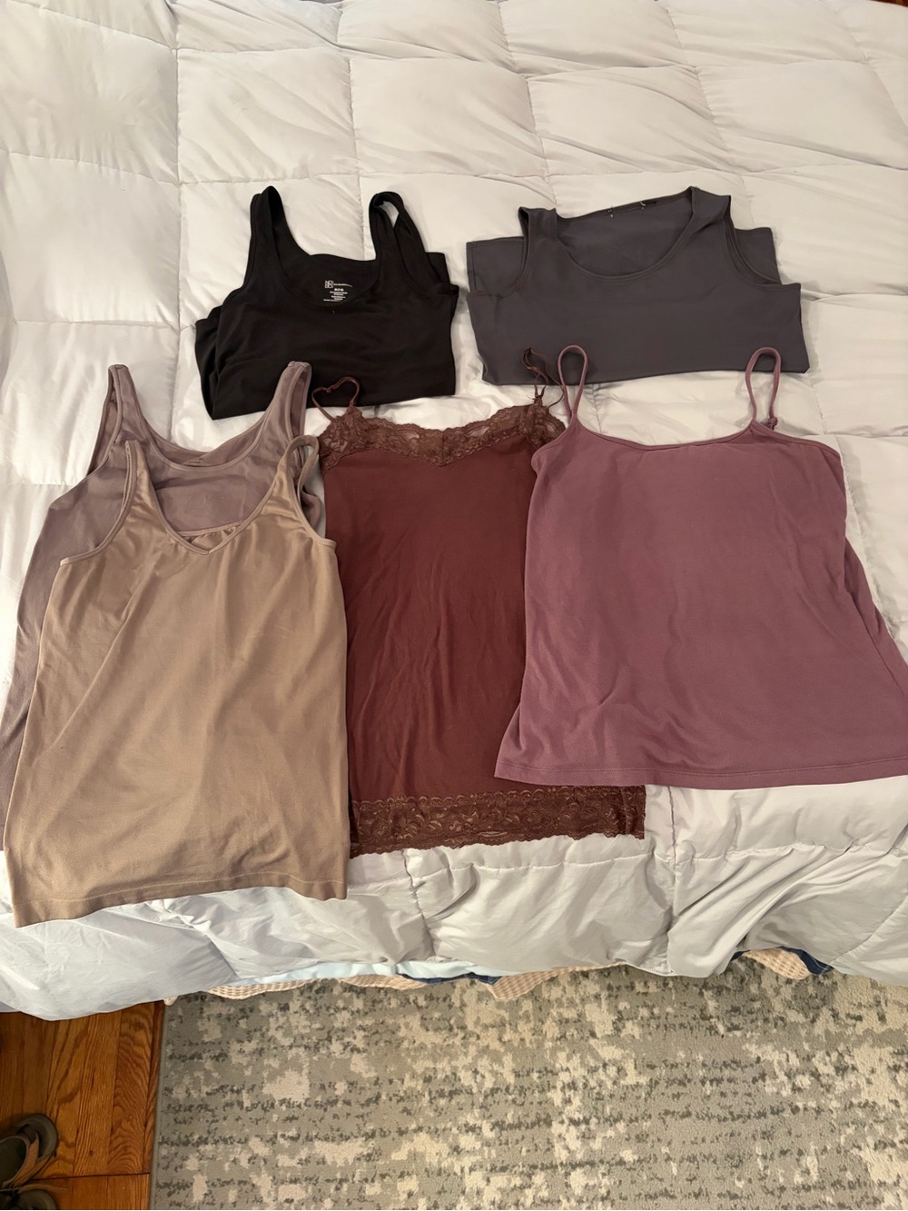 6 Women’s M Tank Top - Mauve/Pink/black/gray/brown. Neutral colors.